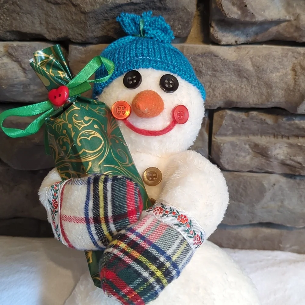 Hand Crafted Snowman Decoration *Makes a great gift for the holidays!* - Picture 4 of 5